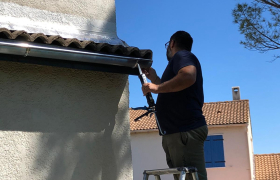 Réalisation d’une gouttière en zingue et d’un Solin À Calas
